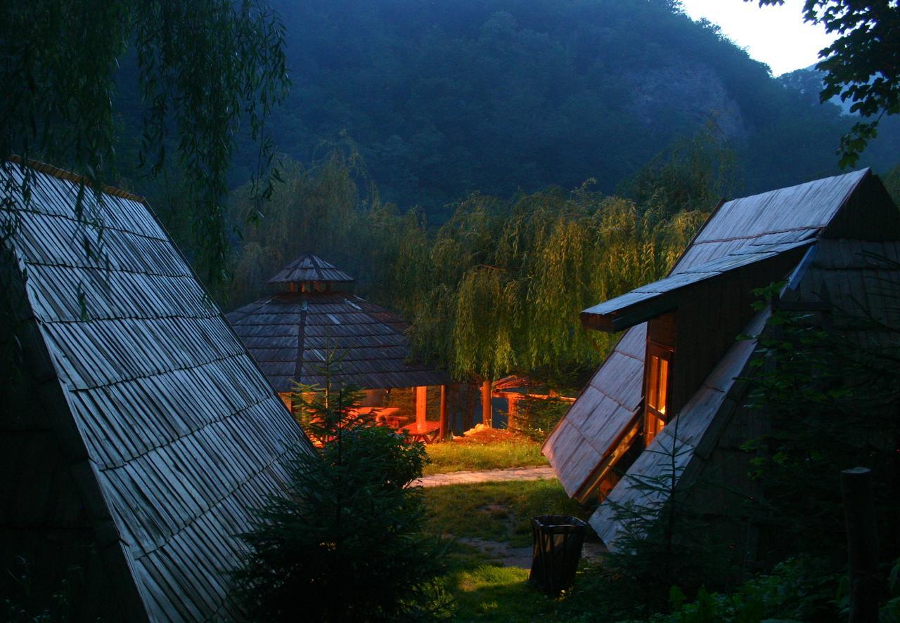 Rafting Camp Encijan Foca Exterior foto